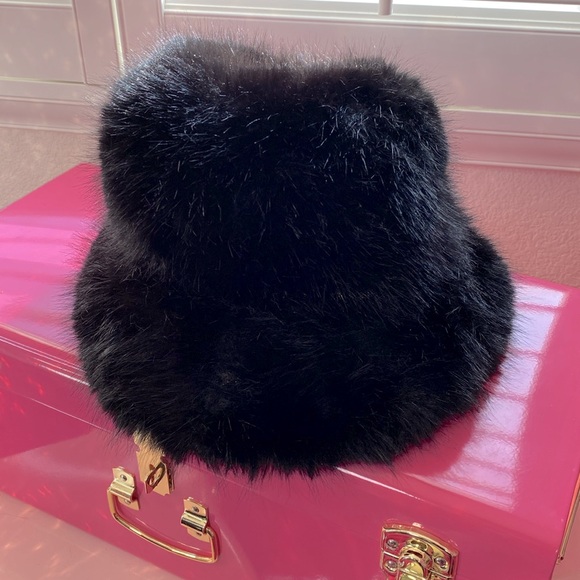 Faux Fur Fluffy Hat - Picture 2 of 4